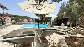 Villa Paladin - Spacious Villa with Pool near Garden Resort - 7 Min walk